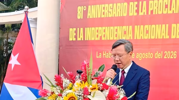 Đại sứ Lê Quang Long phát biểu tại lễ kỷ niệm. (Ảnh: Đại sứ quán Việt Nam tại Cuba cung cấp)