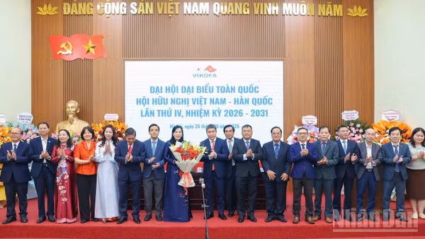 Ban Chấp hành Hội Hữu nghị Việt Nam-Hàn Quốc nhiệm kỳ 2026-2031 ra mắt Đại hội. (Ảnh: Đinh Hòa)