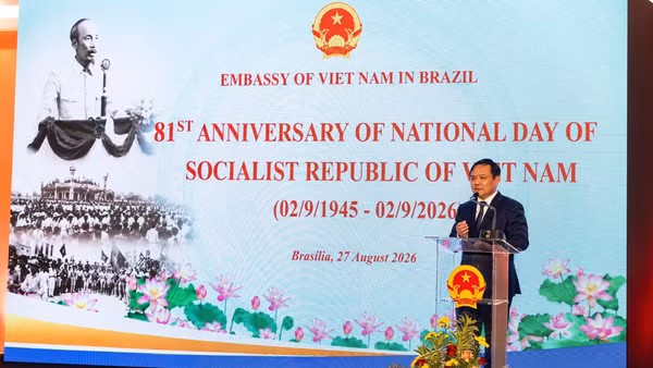 Đại sứ Bùi Văn Nghị phát biểu tại lễ kỷ niệm. (Ảnh: Đại sứ quán Việt Nam tại Brazil cung cấp)