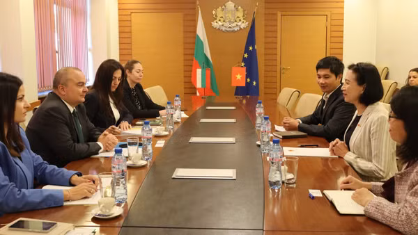 Quang cảnh buổi làm việc. (Ảnh: Đại sứ quán Việt Nam tại Bulgaria cung cấp)