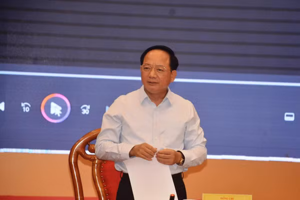 Đồng chí Trịnh Văn Quyết phát biểu tại buổi làm việc. (Ảnh ĐÔNG HÀ)