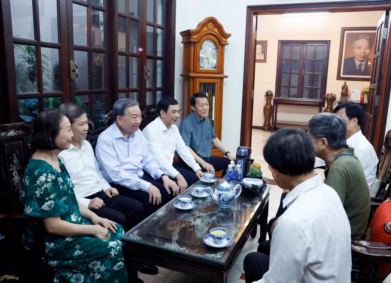 vna-potal-tong-bi-thu-chu-tich-nuoc-dang-tuong-tuong-nho-cac-dong-chi-lanh-dao-tien-boi-8727269.jpg