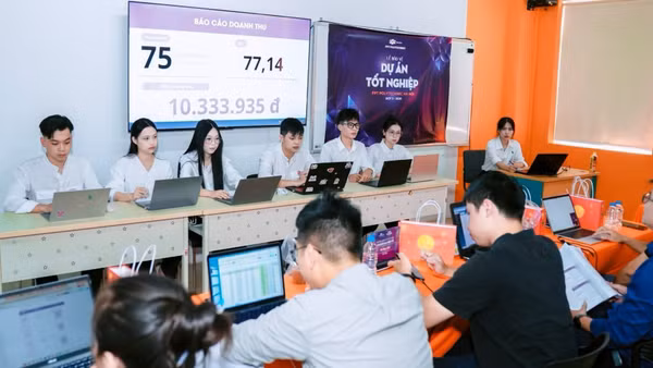 Mùa tốt nghiệp FPT Polytechnic luôn khác biệt, sinh viên không chỉ nộp báo cáo, các bạn nộp kết quả kinh doanh thật, với doanh thu tiềm năng thật. (Ảnh: FPT Polytechnic)