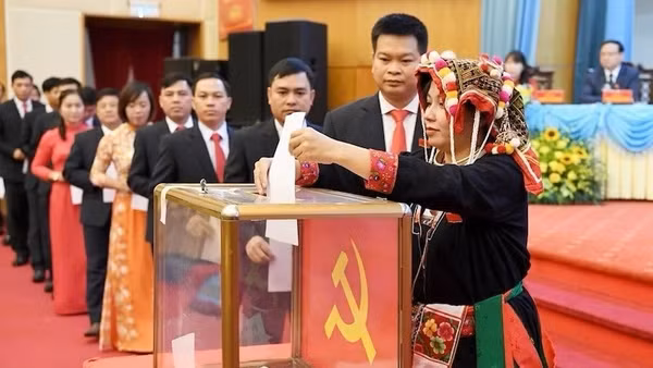 "Nêu gương" đã được Chủ tịch Hồ Chí Minh xác định là một phương thức lãnh đạo của Ðảng và thành phần cốt yếu của văn hóa Ðảng. (Ảnh: Hoàng Lâm)