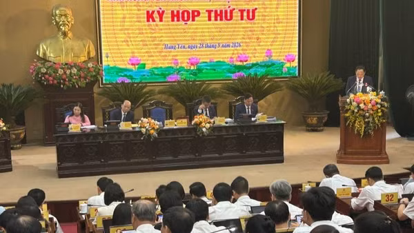 Hội đồng nhân dân tỉnh Hưng Yên thông qua nhiều nghị quyết quan trọng. (Ảnh: Phạm Hà)