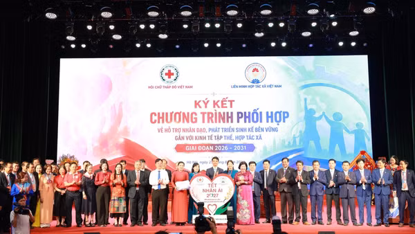 Lễ ký kết chương trình phối hợp giữa Hội Chữ thập đỏ Việt Nam và Liên minh Hợp tác xã Việt Nam. (Ảnh: CTV)