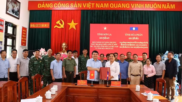 Lãnh đạo tỉnh Sơn La và tỉnh Houaphanh ký biên bản khảo sát song phương thực địa đường biên giới, mốc quốc giới và công trình biên giới.