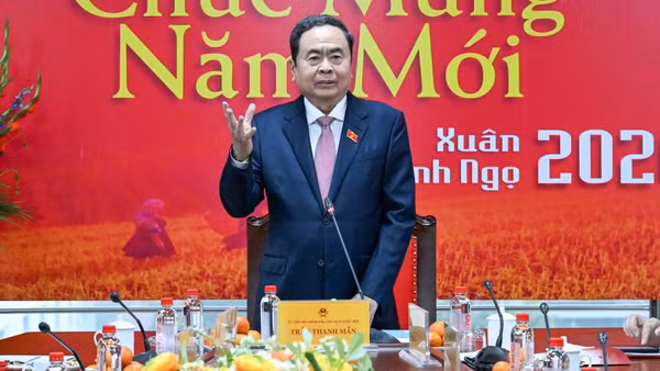 Chủ tịch Quốc hội Trần Thanh Mẫn phát biểu chúc Tết, giao nhiệm vụ cho Ủy ban Văn hóa và Xã hội. (Ảnh: Duy Linh)