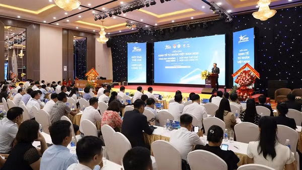 Quang cảnh diễn đàn.