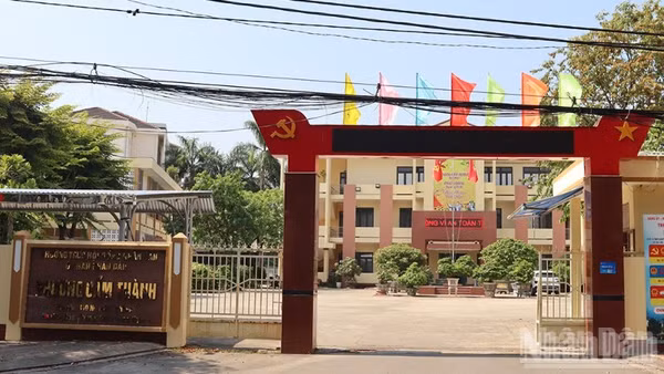 Ủy ban nhân dân phường Cẩm Thành - một trong 16 xã, phường bị phê bình vì chưa giải ngân kế hoạch vốn đầu tư công năm 2026.