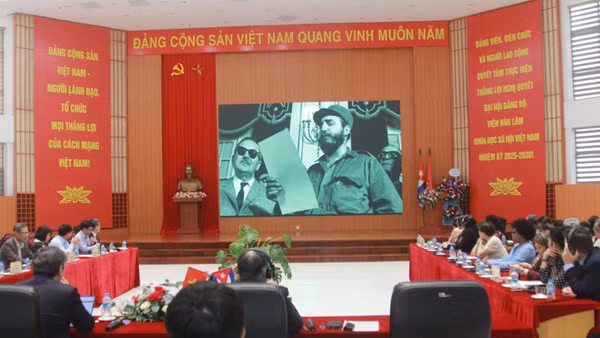 Hội thảo giới thiệu Video về cuộc đời và sự nghiệp của Chủ tịch Fidel Castro. (Ảnh: Viện Hàn lâm Khoa học xã hội Việt Nam) 