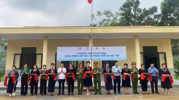 Lễ bàn giao công trình điểm trường tại xã Thôn Khun, Bằng Lang.