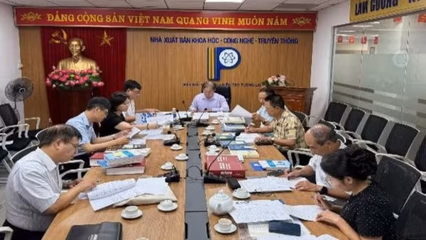 Hội đồng Chung khảo Giải thưởng Sách Khoa học, Công nghệ, Đổi mới sáng tạo và Chuyển đổi số năm 2026 đánh giá, lựa chọn các tác phẩm tiêu biểu. (Ảnh: Bộ Khoa học và Công nghệ)