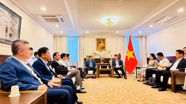 Đoàn công tác tỉnh Đắk Lắk thăm và làm việc với Đại sứ quán Việt Nam tại Nhật Bản. (Ảnh: CTV) 