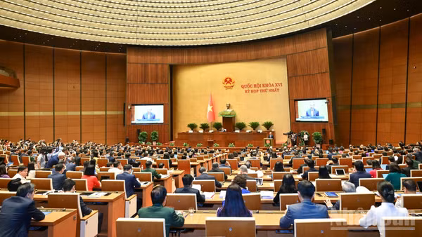 Tại Kỳ họp thứ nhất, Quốc hội khóa XVI, nhiều chủ trương, vấn đề có ý nghĩa chiến lược, tạo không gian phát triển mới đã được thảo luận, xem xét kỹ lưỡng và ban hành kịp thời. (Ảnh: THỦY NGUYÊN)