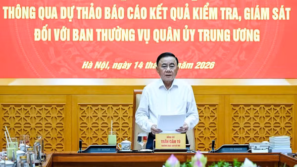 Thường trực Ban Bí thư Trần Cẩm Tú chủ trì hội nghị thông qua dự thảo báo cáo kết quả kiểm tra, giám sát đợt 3 đối với Ban Thường vụ Quân ủy Trung ương. (Ảnh: DUY LINH)