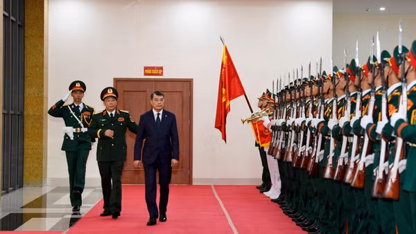 Thủ tướng Chính phủ Lê Minh Hưng tới dự Lễ khai giảng các khóa năm học 2026-2027 của Học viện Quốc phòng. (Ảnh: Tuấn Huy/Báo Quân đội nhân dân)