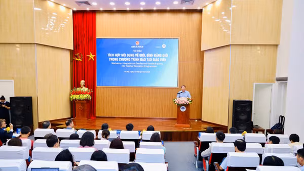 Quang cảnh hội thảo. (Ảnh VĂN MẠNH)