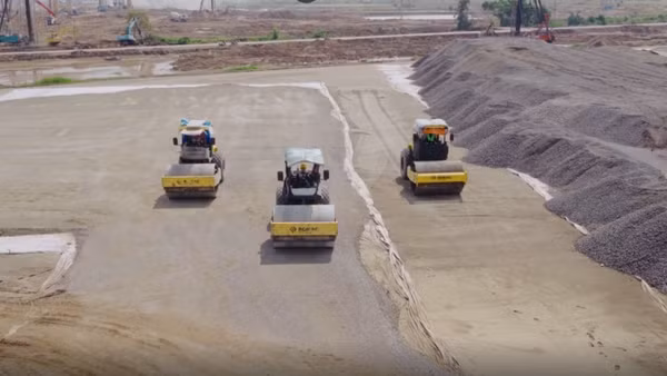 Các hạng mục tại Cảng Hàng không Quốc tế Gia Bình đang được triển khai gấp rút hướng tới mục tiêu sẵn sàng phục vụ APEC 2027. (Ảnh: MAI)
