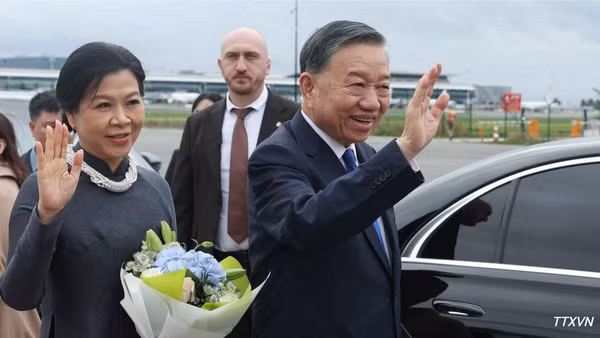 Tổng Bí thư, Chủ tịch nước Tô Lâm và Phu nhân Ngô Phương Ly đến thủ đô Brussels, bắt đầu thăm chính thức EU và Bỉ. (Ảnh: Thống Nhất/TTXVN)
