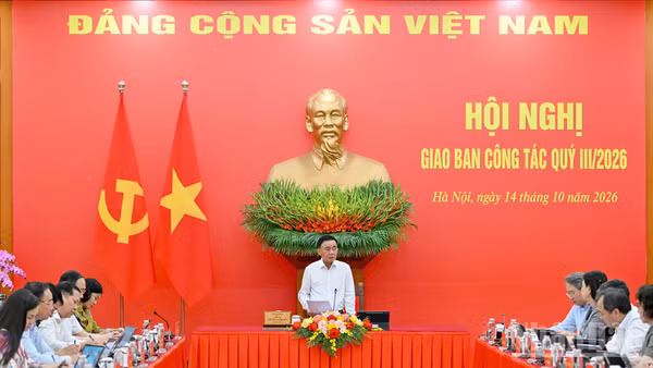 Thường trực Ban Bí thư Trần Cẩm Tú chủ trì Hội nghị giao ban các tỉnh ủy, thành ủy, đảng ủy, các ban đảng, 4 văn phòng và các đơn vị sự nghiệp trực thuộc Trung ương, quý III/2026. (Ảnh: THỦY NGUYÊN)