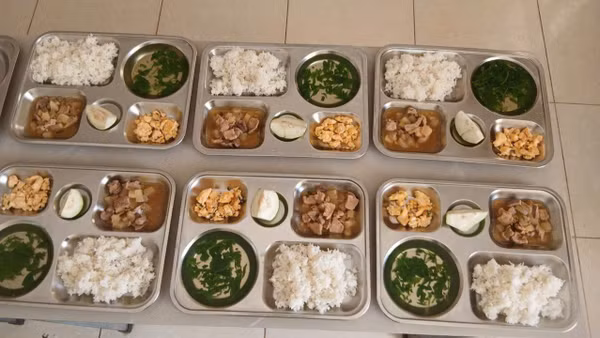 Suất ăn ngày 13/10/2026 của Trường tiểu học Lập Thạch. (Ảnh: Nhà trường cung cấp)