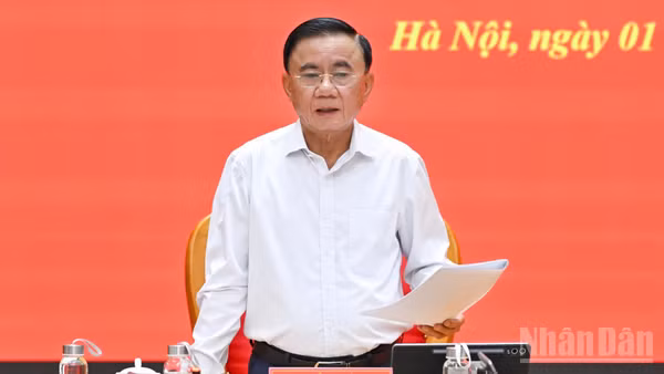 Thường trực Ban Bí thư Trần Cẩm Tú, Bí thư Đảng ủy các cơ quan Đảng Trung ương chủ trì hội nghị. (Ảnh: THỦY NGUYÊN)