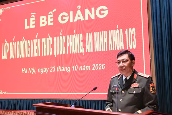 Thượng tướng Trần Việt Khoa, Giám đốc Học viện Quốc phòng phát biểu tại buổi lễ. (Ảnh: CTV)