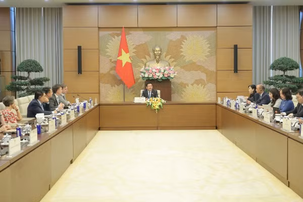 Toàn cảnh buổi làm việc. 
