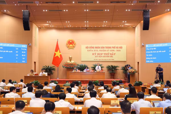 Tại kỳ họp thứ 7, Hội đồng nhân dân thành phố Hà Nội đã quyết nghị nhiều chính sách dân sinh, có tác động lớn. Ảnh: Lê Hải.