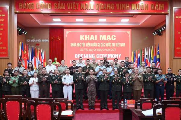 Khai mạc khóa học tùy viên quân sự các nước tại Việt Nam. (Ảnh: CTV)