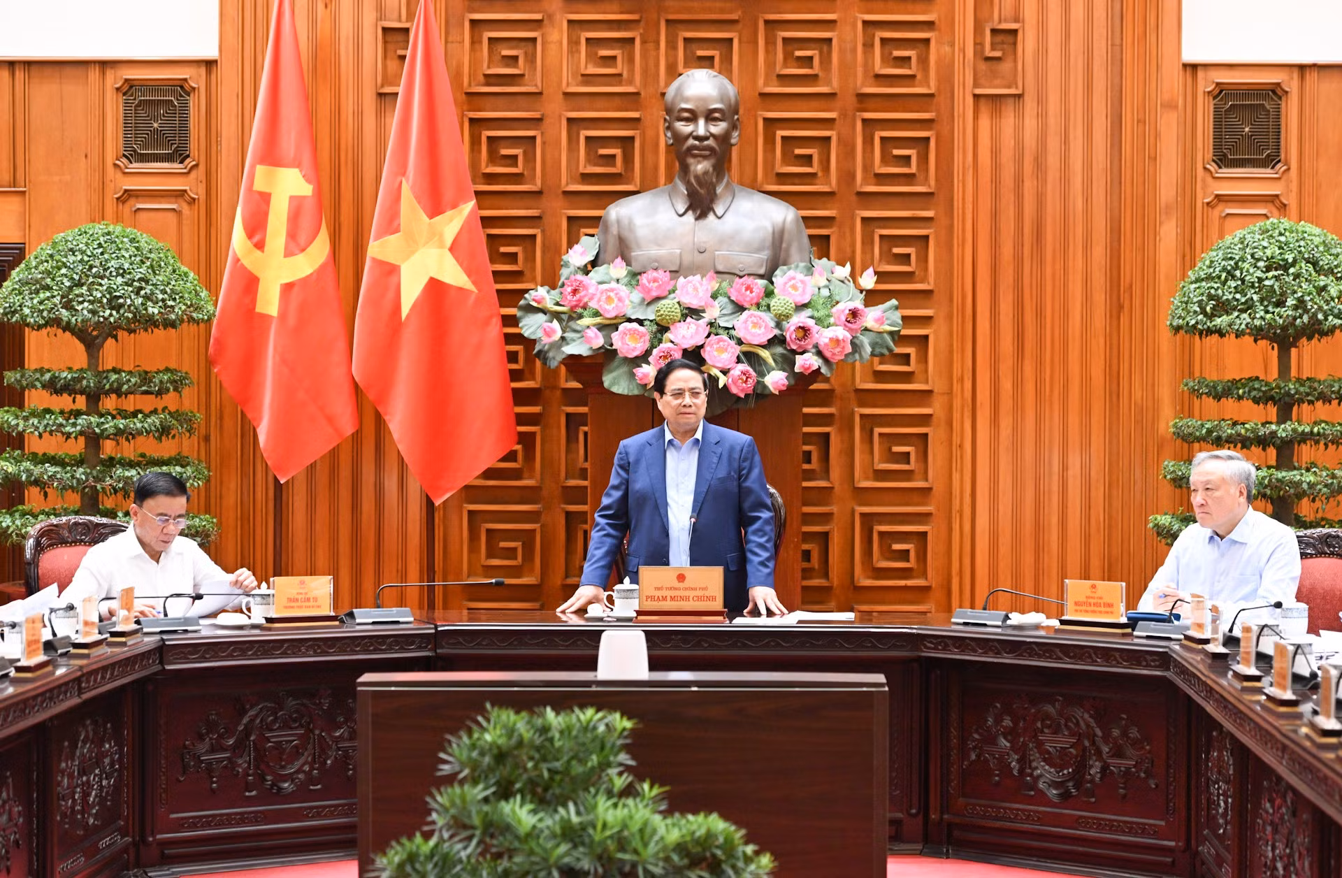 Thủ tướng Phạm Minh Chính chủ trì cuộc họp của Thường trực Chính phủ về công tác khắc phục hậu quả thiên tai sau bão số 11.