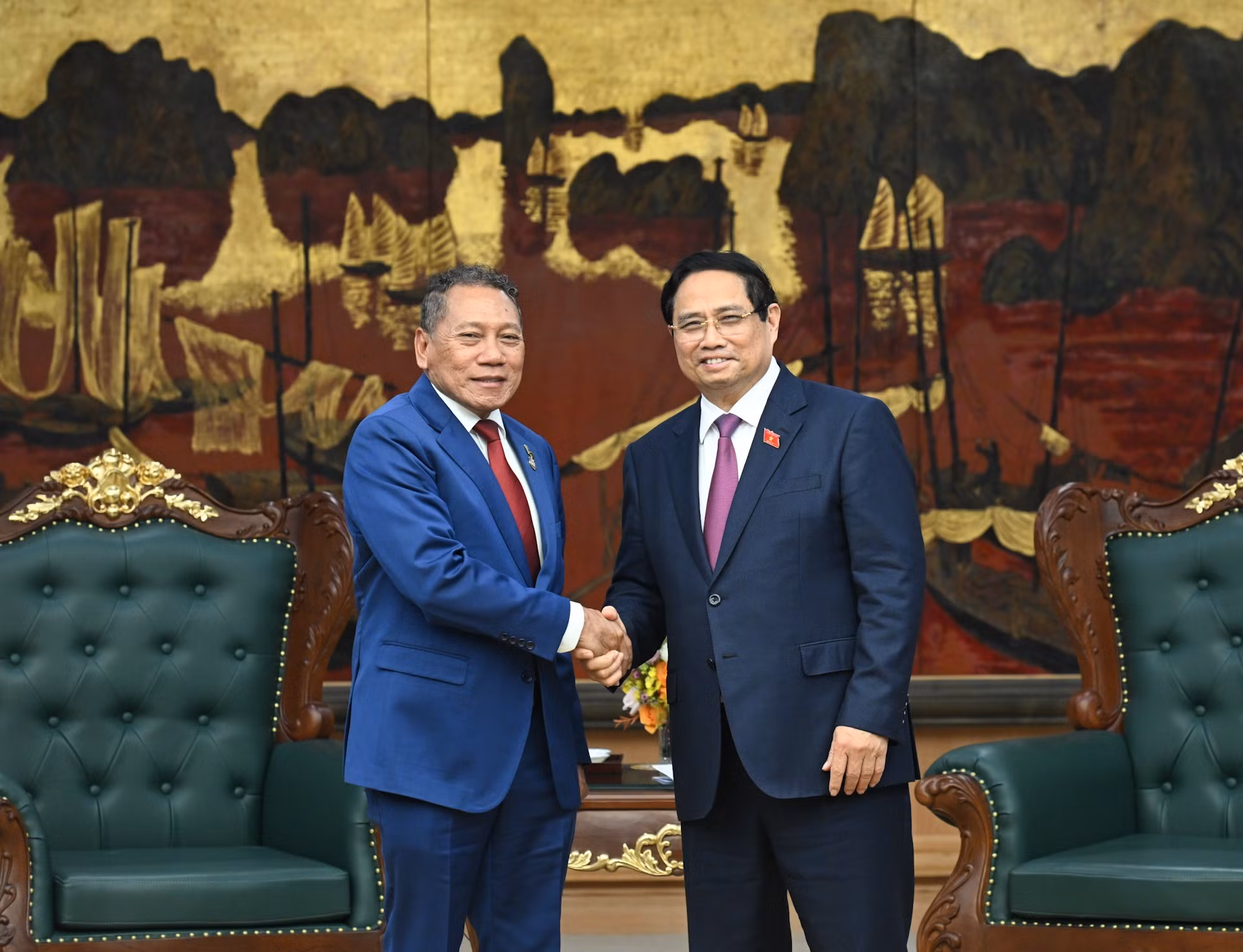 Thủ tướng Phạm Minh Chính và Bộ trưởng Ngoại giao và Ngoại thương Quần đảo Solomon Peter Shanel Agovaka.