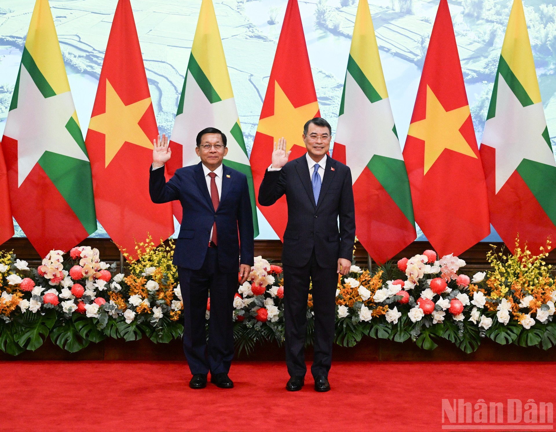 Thủ tướng L&ecirc; Minh Hưng v&agrave; Tổng thống nước Cộng h&ograve;a Li&ecirc;n bang Myanmar Min Aung Hlaing. (Ảnh: TRẦN HẢI)