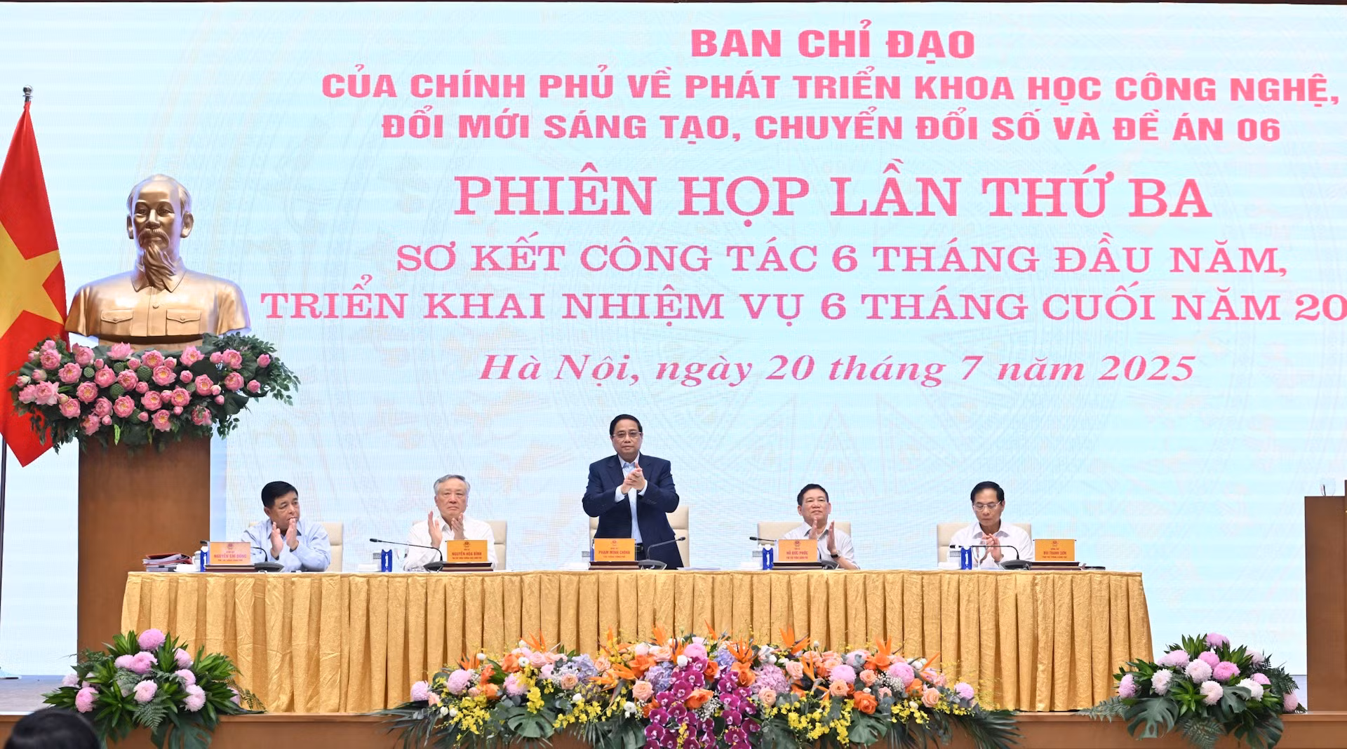 Thủ tướng Phạm Minh Chính dự và chủ trì Phiên họp Ban Chỉ đạo về phát triển khoa học công nghệ, chuyển đổi số và Đề án 06.