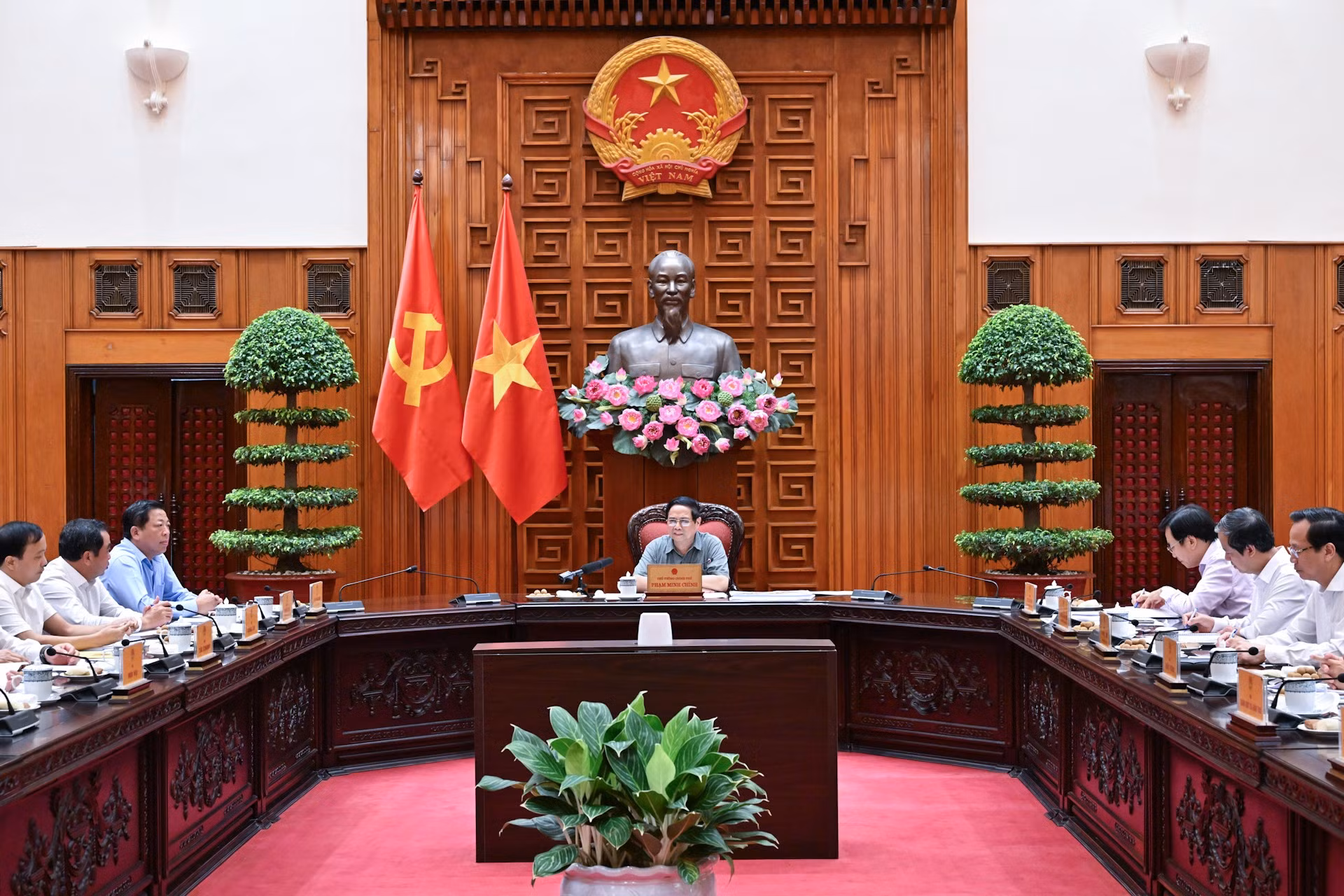 Thủ tướng Phạm Minh Chính chủ trì cuộc họp về triển khai chiến dịch xây dựng trường học cho các xã biên giới.