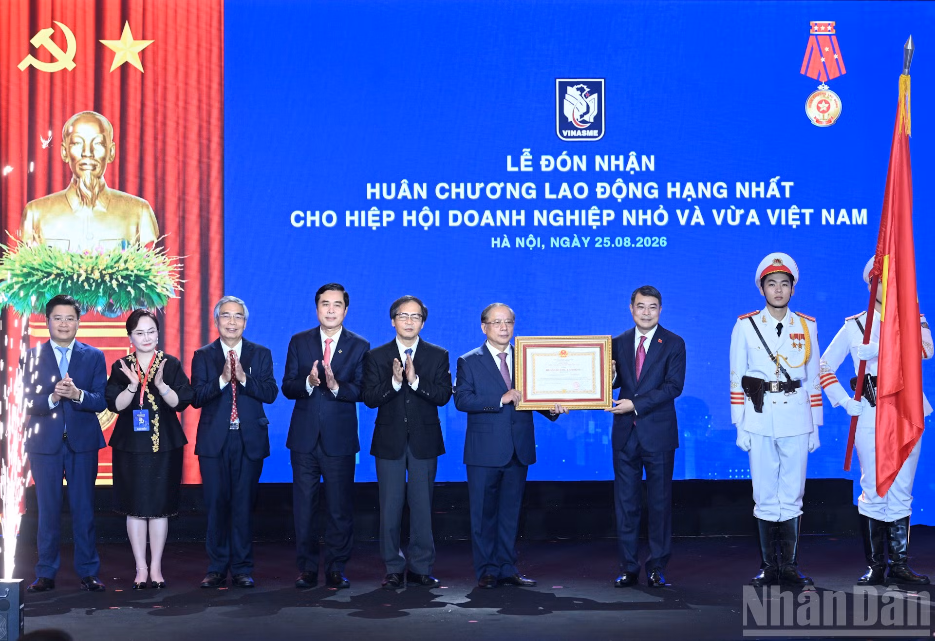 Thủ tướng Lê Minh Hưng trao Huân chương Lao động hạng Nhất tặng Hiệp hội Doanh nghiệp nhỏ và vừa Việt Nam. ndo_br_dsc-5687.jpg