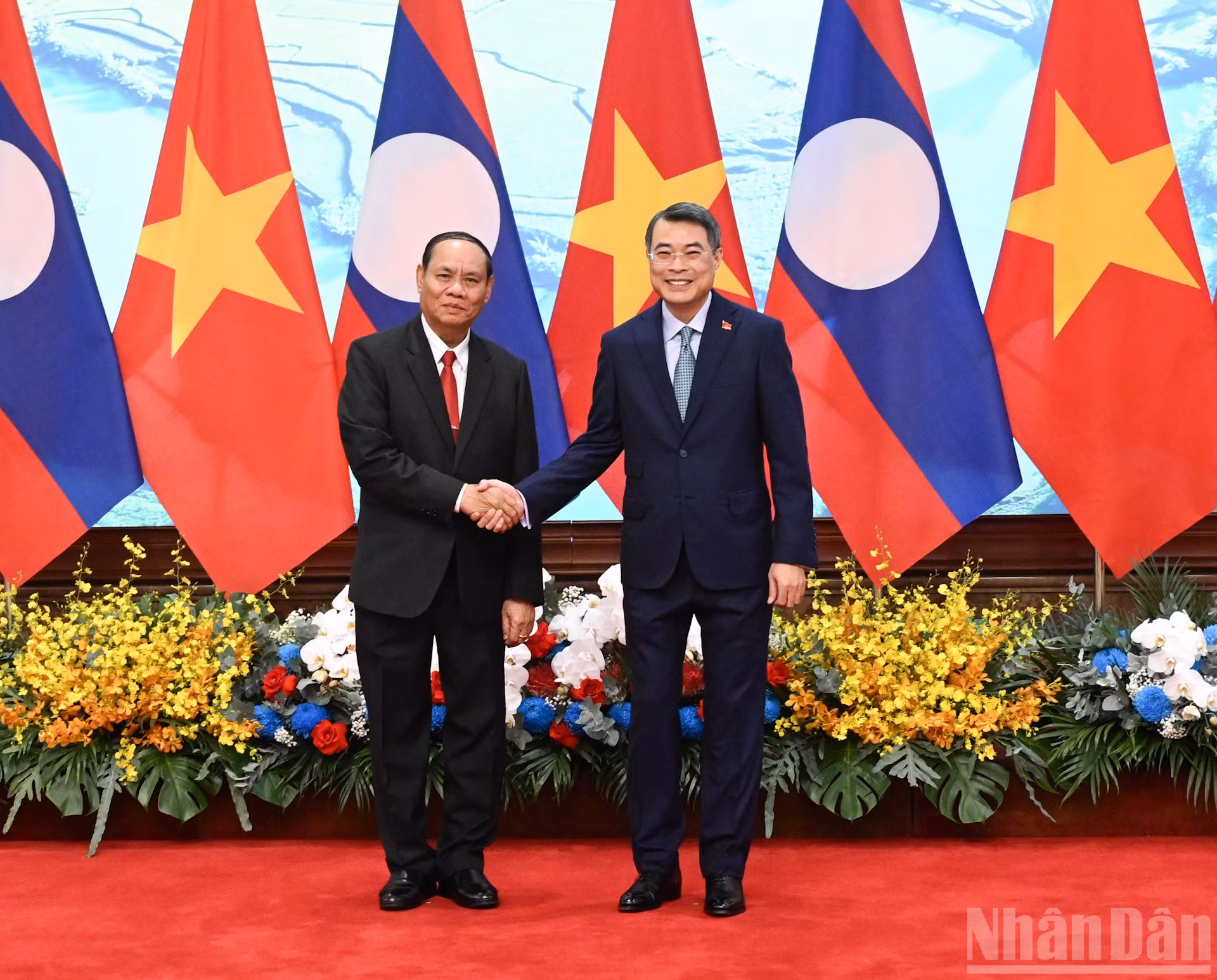 Thủ tướng Lê Minh Hưng và đồng chí Vilay Lakhamfong, Thường trực Ban Bí thư Trung ương Đảng Nhân dân Cách mạng Lào.