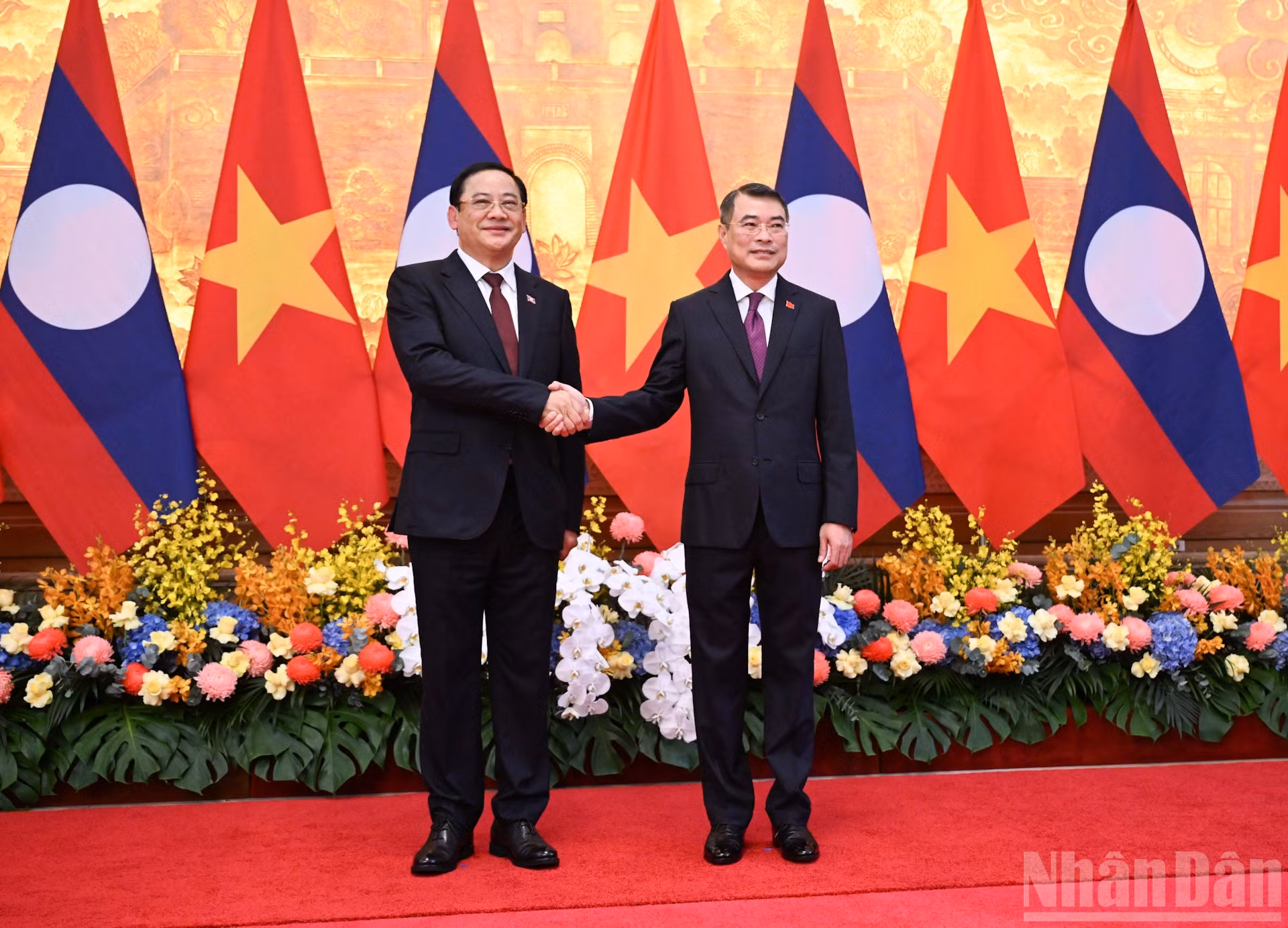 Thủ tướng Lê Minh Hưng và Thủ tướng nước Cộng hòa Dân chủ Nhân dân Lào Sonexay Siphandone.