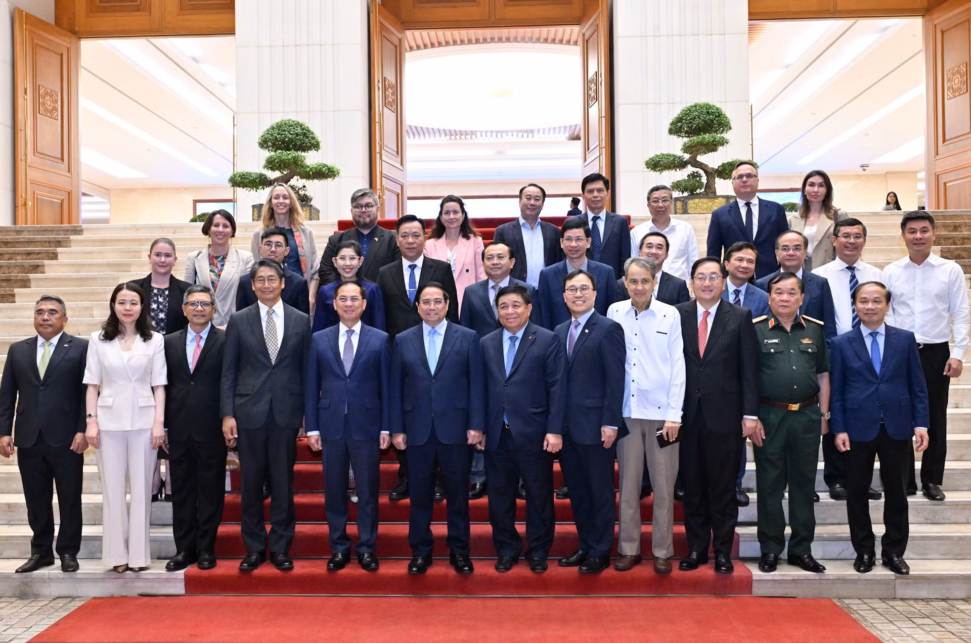 Thủ tướng Phạm Minh Chính và các đại biểu tham dự Lễ công bố thành lập Ủy ban Quốc gia APEC 2027.