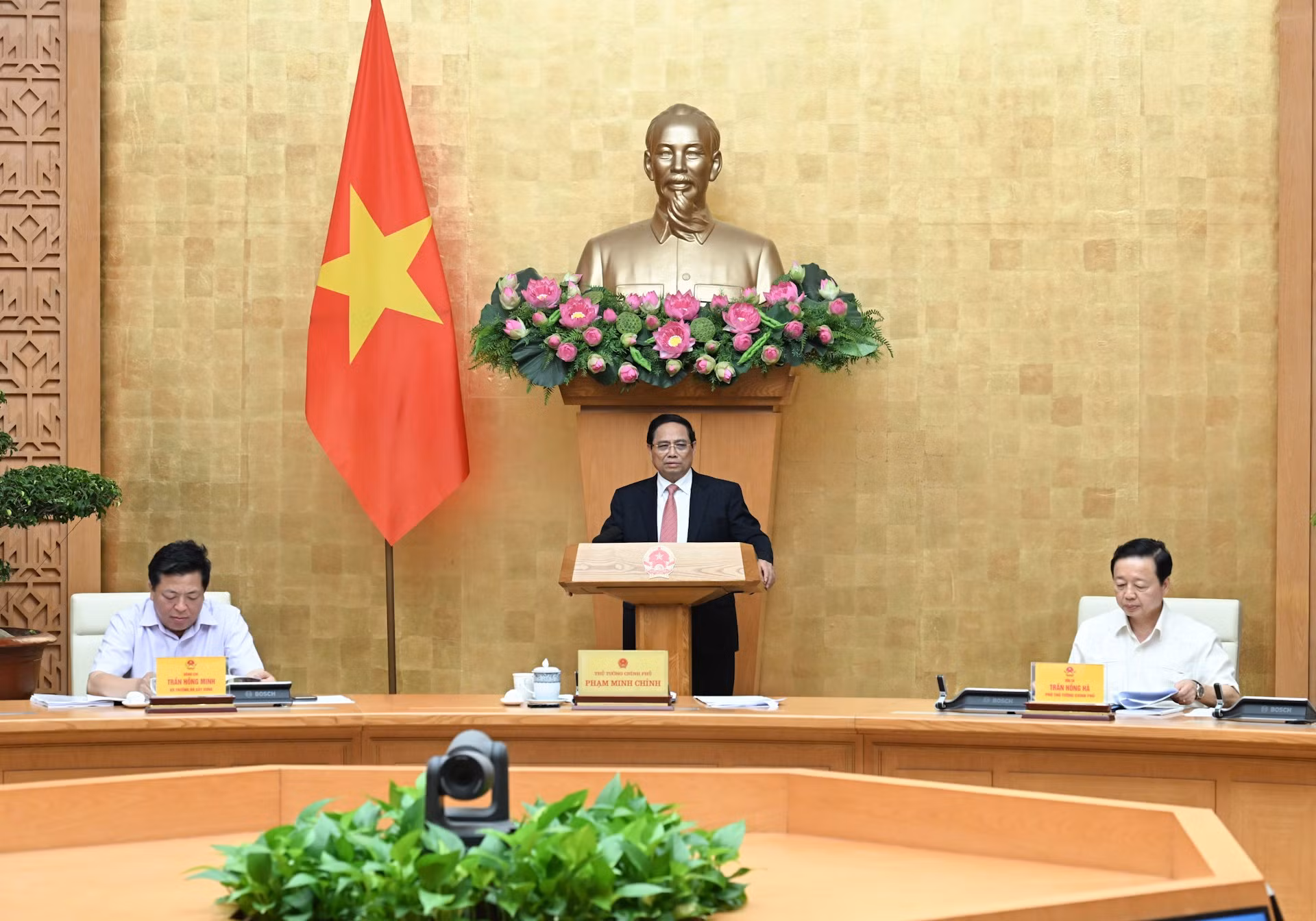 Thủ tướng Phạm Minh Chính phát biểu chỉ đạo tại phiên họp.