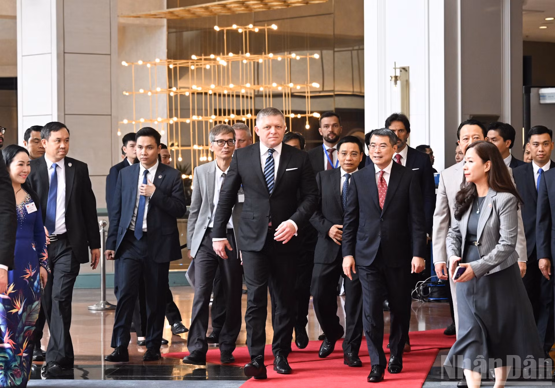 Thủ tướng Lê Minh Hưng và Thủ tướng Slovakia Robert Fico tham dự Diễn đàn doanh nghiệp Slovakia-Việt Nam năm 2026.