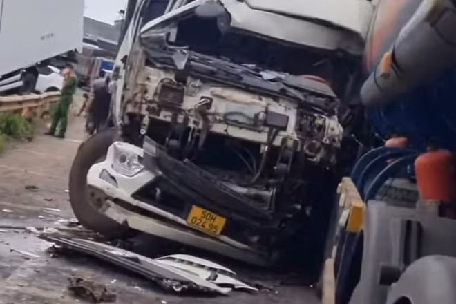 Hiện trường vụ tai nạn giao thông trên quốc lộc 14 đoạn qua thành phố Đồng Nai
