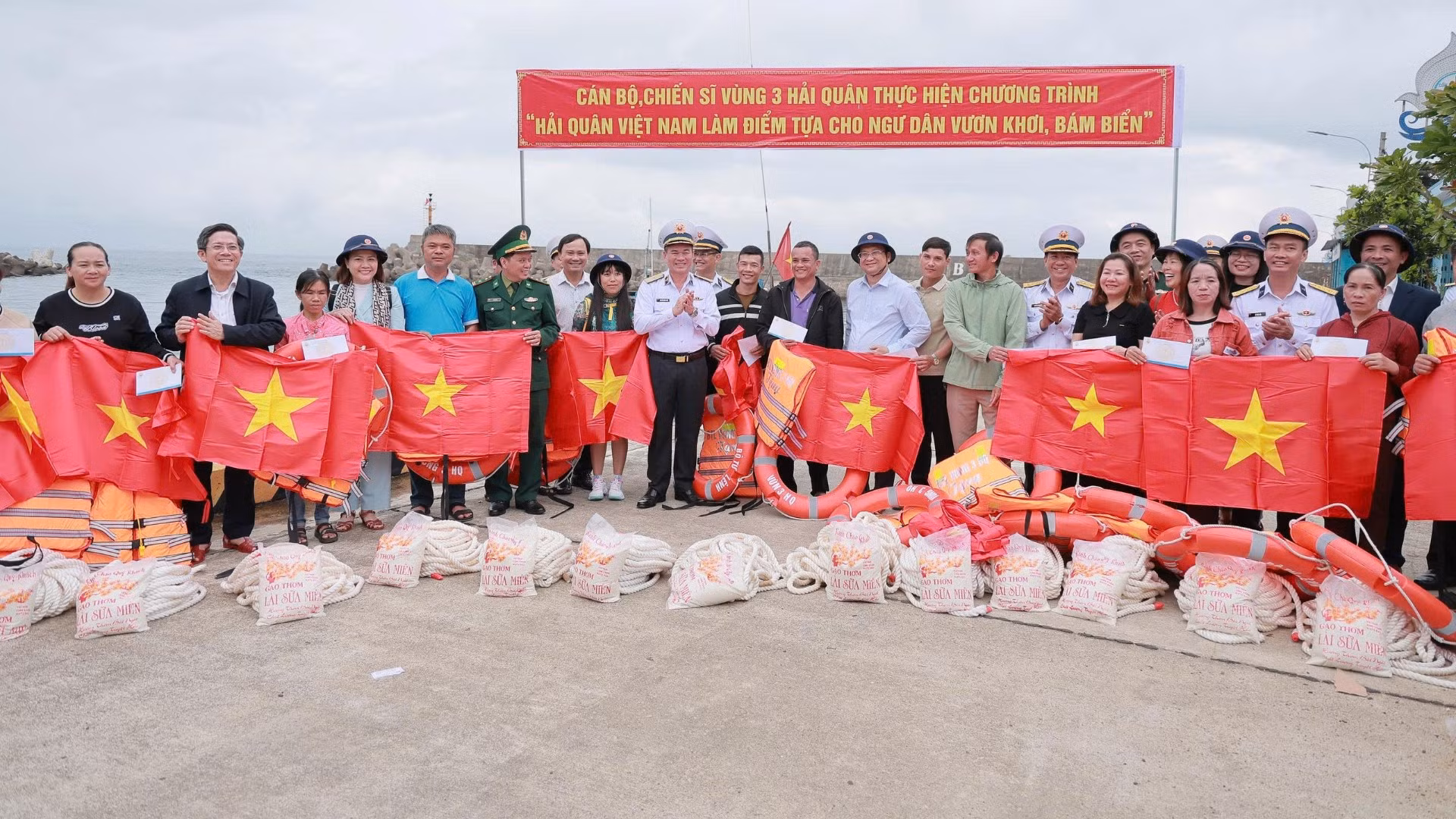 Năm 2025, Vùng 3 Hải quân và Ban Tuyên giáo, Dân vận các địa phương đã triển khai toàn diện, hiệu quả công tác phối hợp tuyên truyền biển, đảo với nhiều hình thức linh hoạt, sáng tạo, gắn với hoạt động thực tiễn.