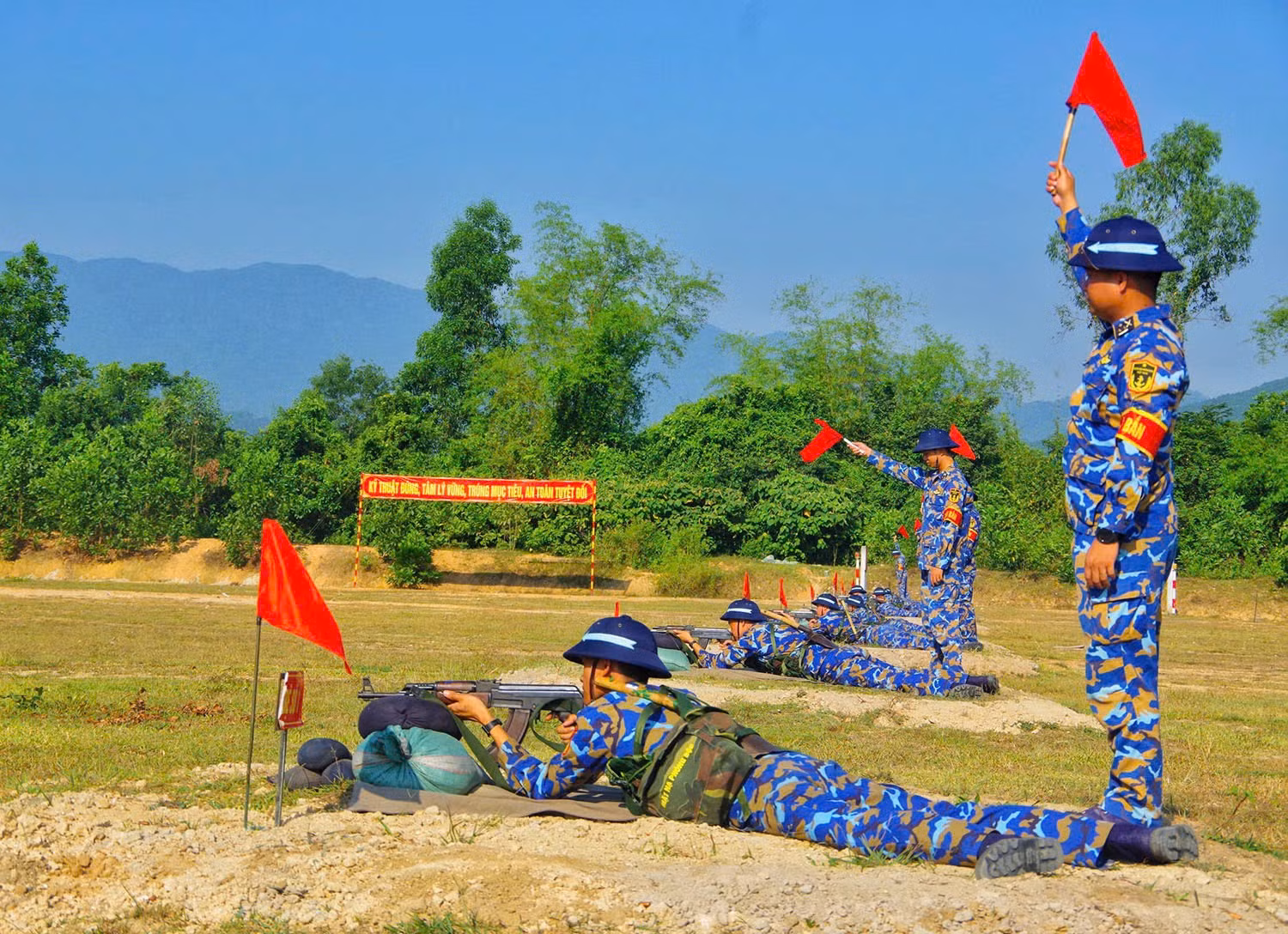 csm-thuc-hanh-ban-sung-ak-tu-the-nam-ban.jpg