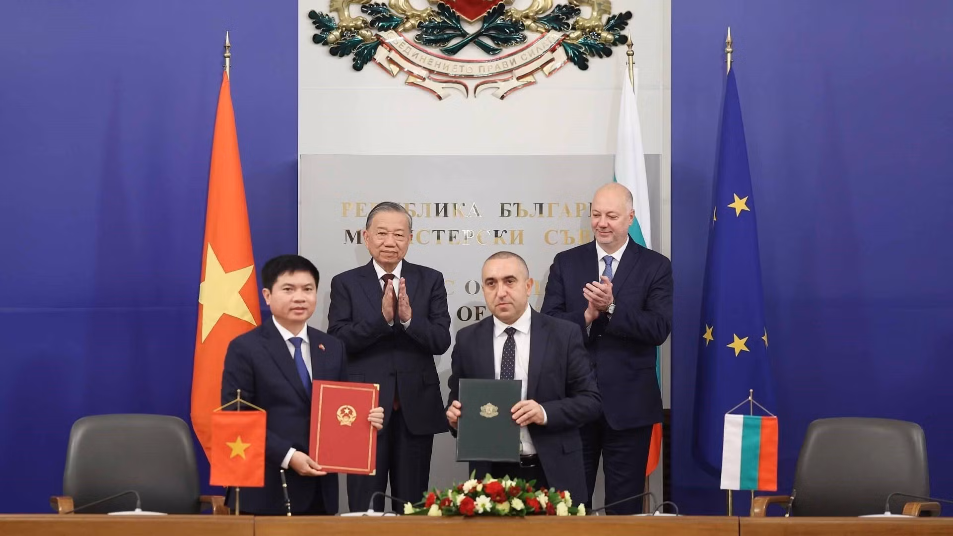 vna-potal-tong-bi-thu-to-lam-hoi-kien-thu-tuong-bulgaria-8360753-5173.jpg