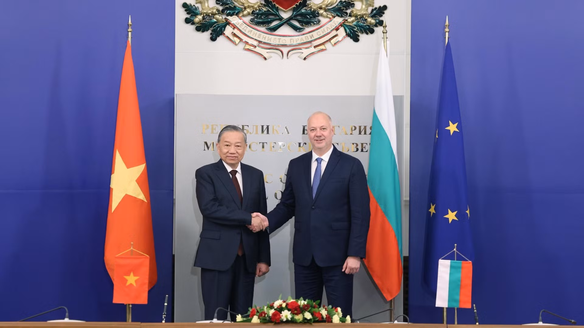 Tổng Bí thư Tô Lâm hội kiến Thủ tướng Bulgaria Rosen Zhelyazkov. (Ảnh: TTXVN)
