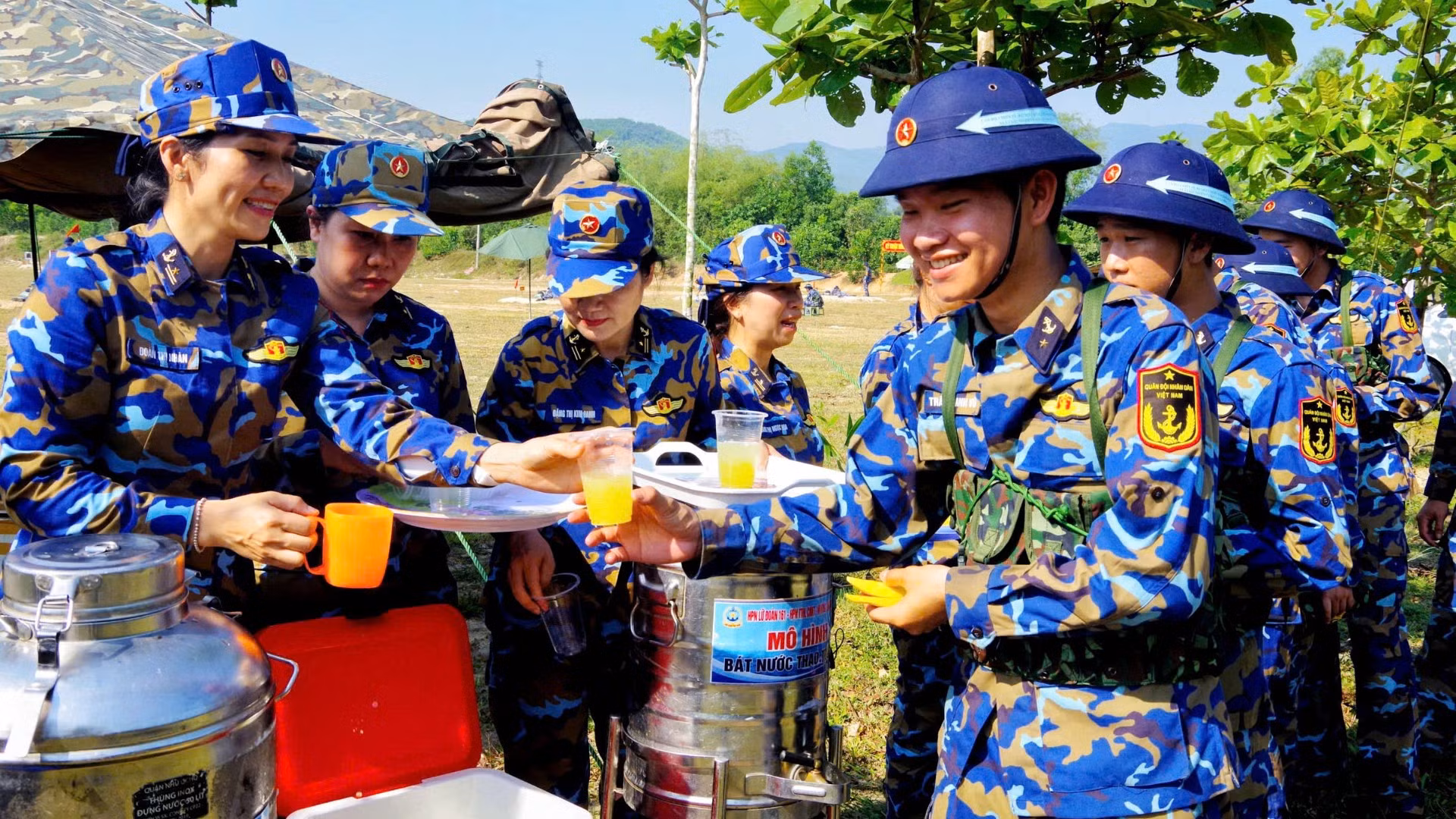 hoi-phu-nu-lu-doan-161-va-trung-tam-huan-luyen-chuyen-mon-ky-thuat-nghiep-vu-to-chuc-hoat-dong-bat-nuoc-thao-truong-1386.jpg
