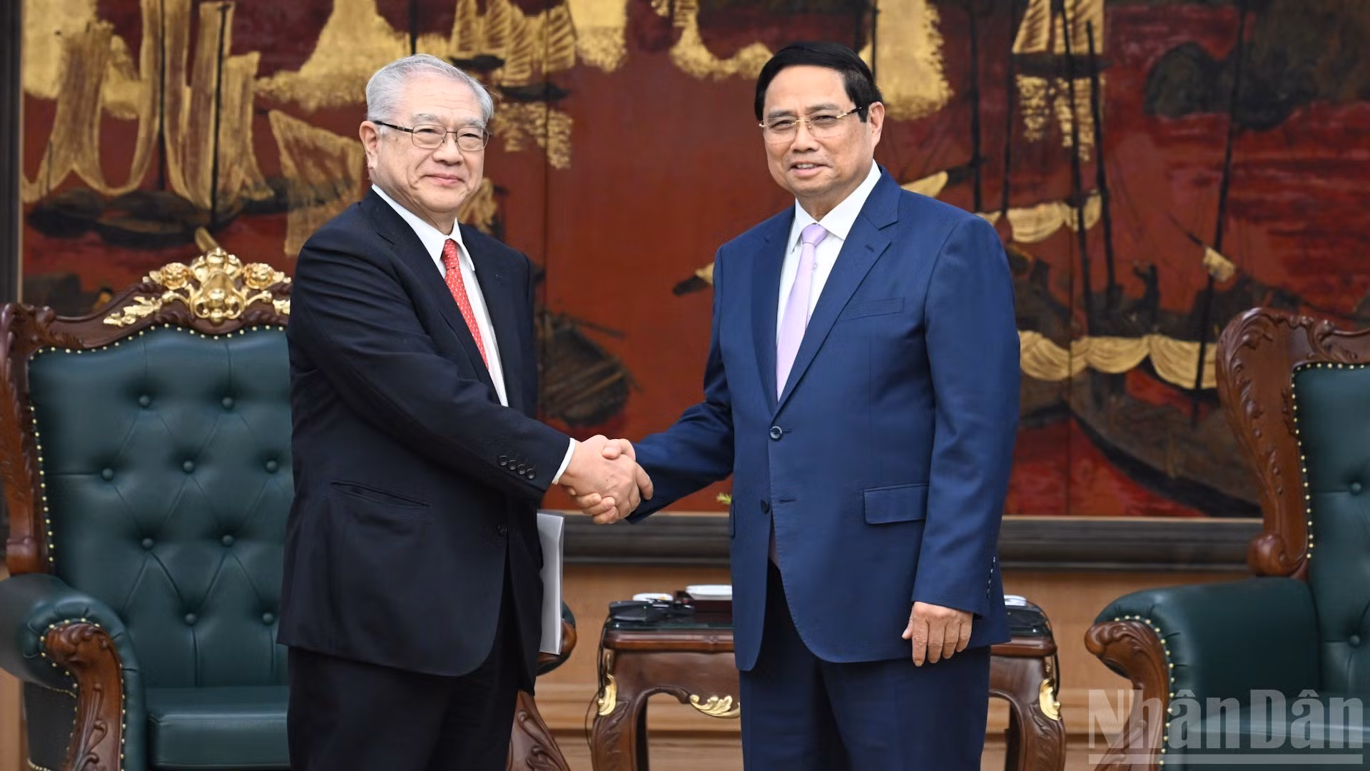 Thủ tướng Phạm Minh Chính và ông Nishimura Teiichi-Chủ tịch Hội hữu nghị Nhật Bản-Việt Nam vùng Kansai. 