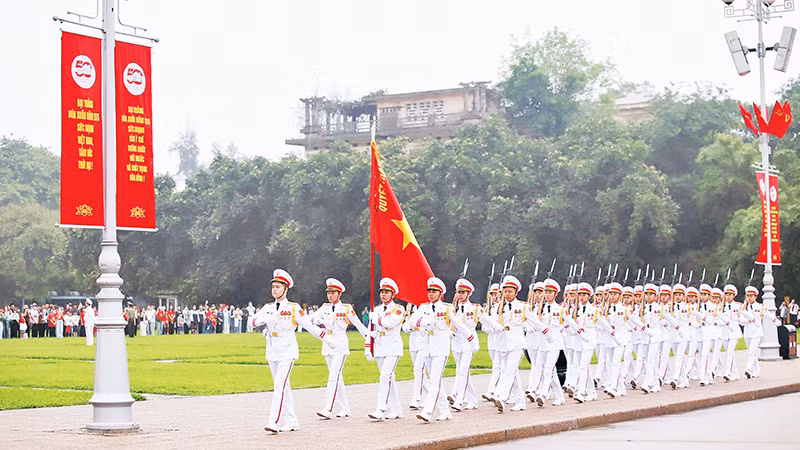 Đoàn tiêu binh tiến vào Quảng trường Ba Đình chuẩn bị làm Lễ chào cờ.
